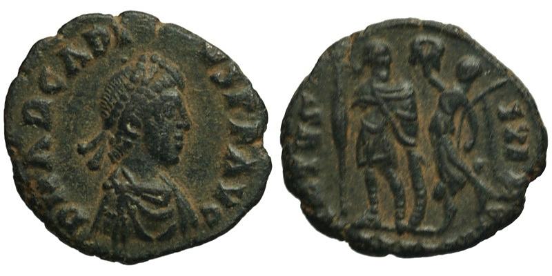Aracadius; AE3 Alexandria; Victory crowning emperor